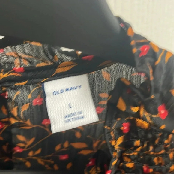 Old Navy Pre Owned flower print tank blouse with faux mini sleeve. Size Large. - Picture 2 of 5